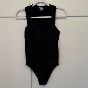 LIKE NEW OQQ Ribbed Black Bodysuit